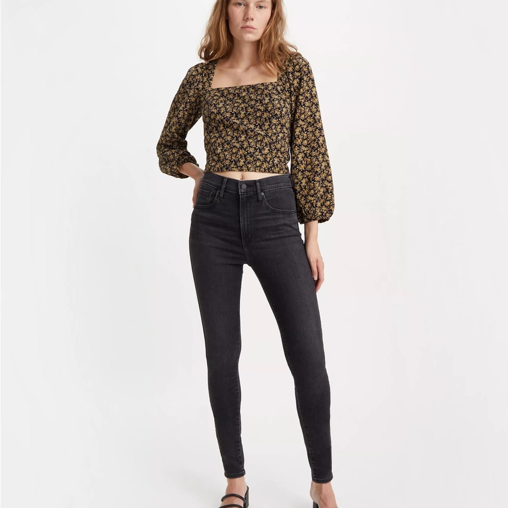 Women's Levi black Jean
